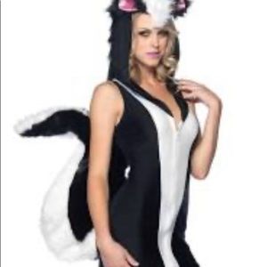 Stinkin’ cute skunk Halloween costume